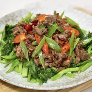 Garlic Stir Fried Sliced Beef w/ Chinese Broccoli 蒜香芥蘭牛肉